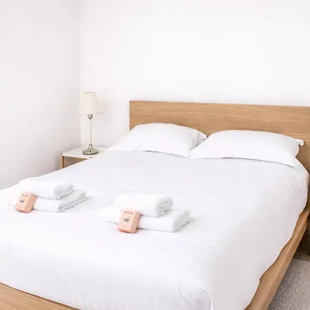 Cosy Parisian Near Canal De Lourcq & Metro 1br 파리