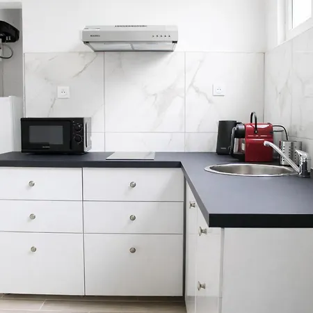 Cosy Parisian Near Canal De Lourcq & Metro 1br 파리