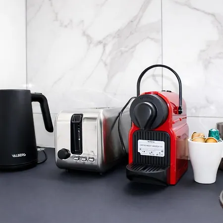Cosy Parisian Near Canal De Lourcq & Metro 1br 아파트